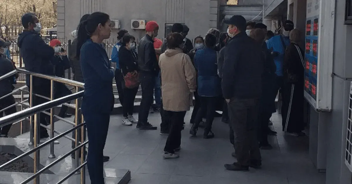 Всего лишь 280 сотрудников банков получили пропуска на передвижение в Бишкеке