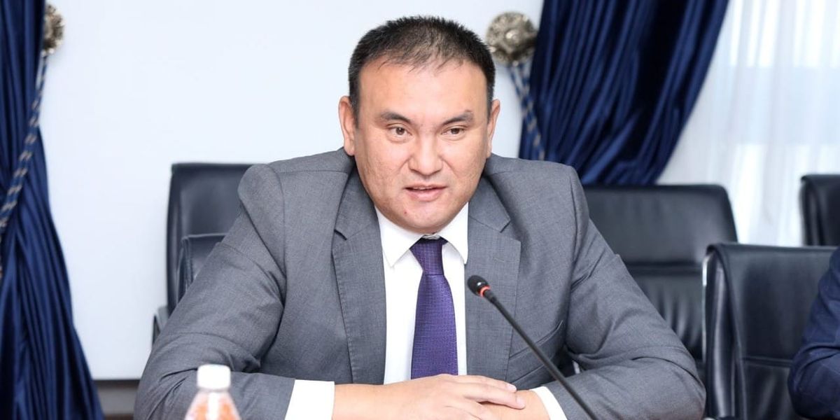 Министр труда Кыргызстана провел прием граждан: как записаться