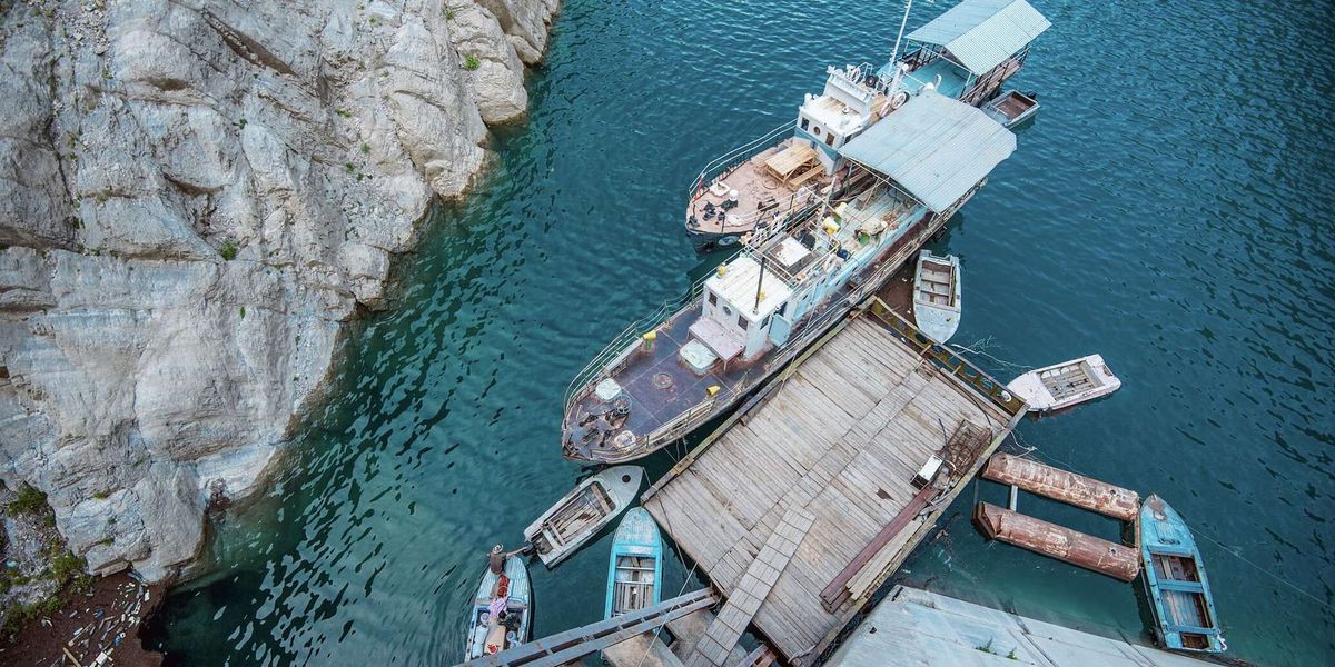 На Токтогульском водохранилище впервые зарегистрировали 36 плавсредств