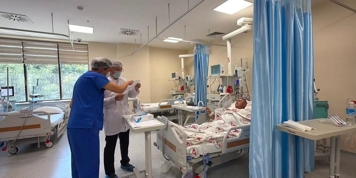 В ФОМС остались более 2 млрд сомов при нехватке лекарств — Бекешев