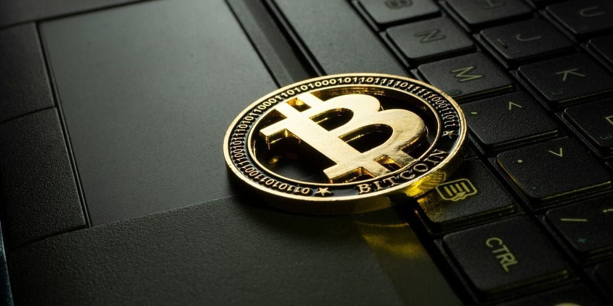 Биткоин поднялся до $87.4 тысячи после провала криптовалютного закона в США
