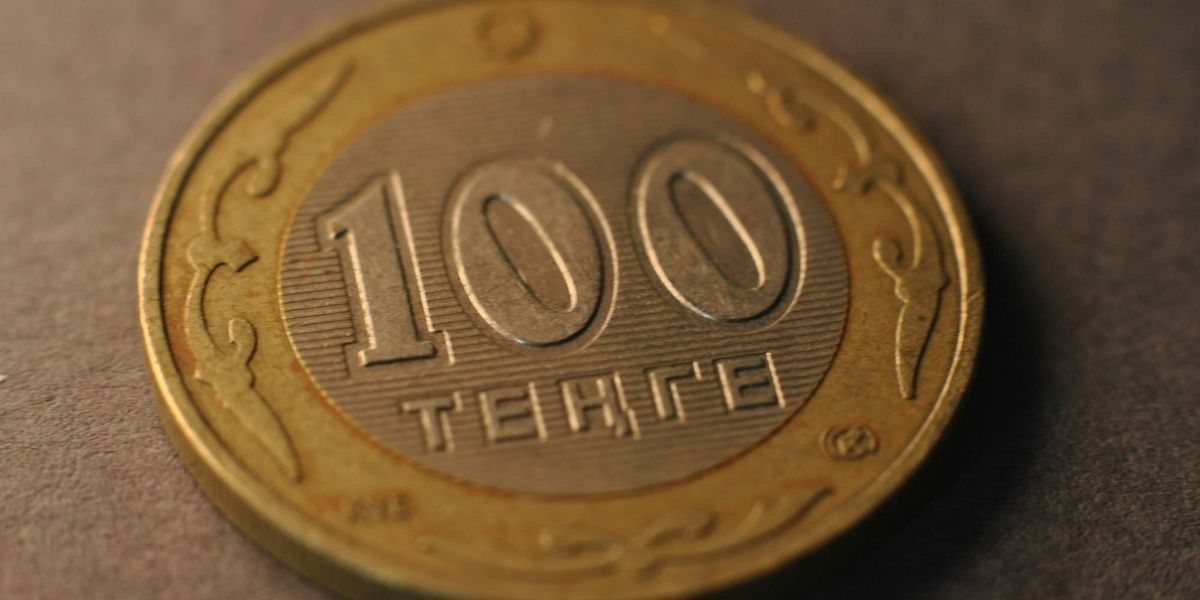 Тенге обновил годовой максимум, евро — минимум: курсы валют на 30 сентября