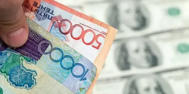 Тенге обновил максимум за год, доллар — минимум за месяц: курсы валют на 26 сентября
