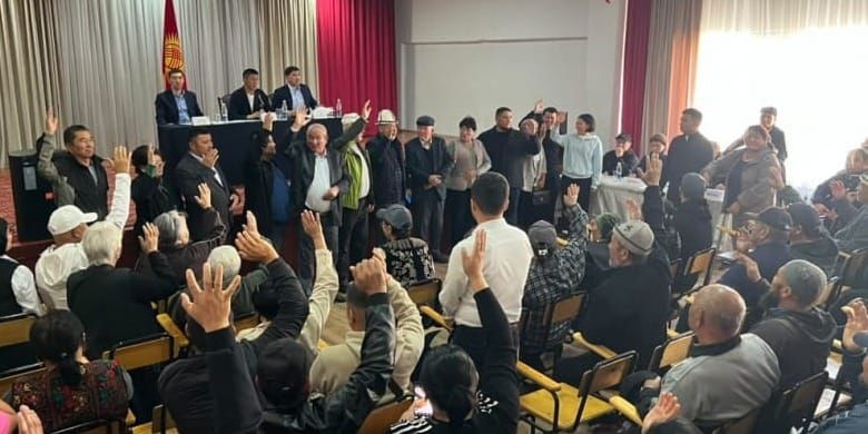 В семи МТУ Бишкека избрали 101 представителя для выборов делегатов на Курултай