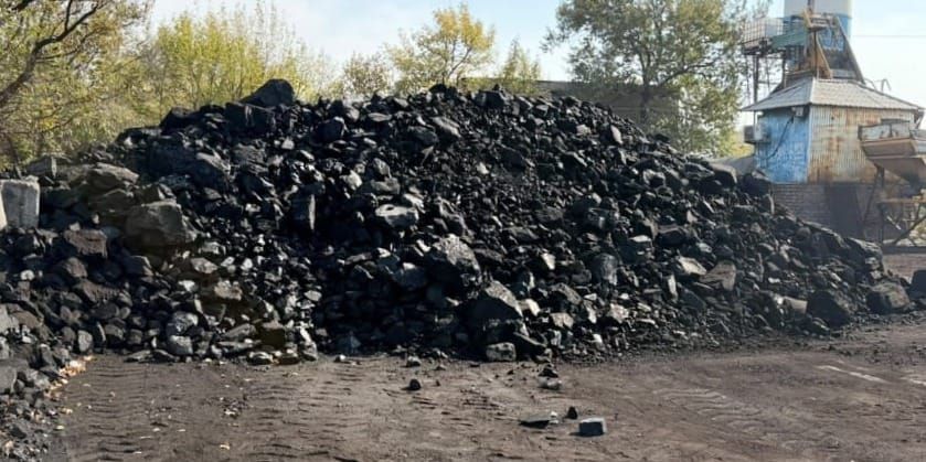 На угольных базах Бишкека накопили более 15.4 тысячи тонн топлива