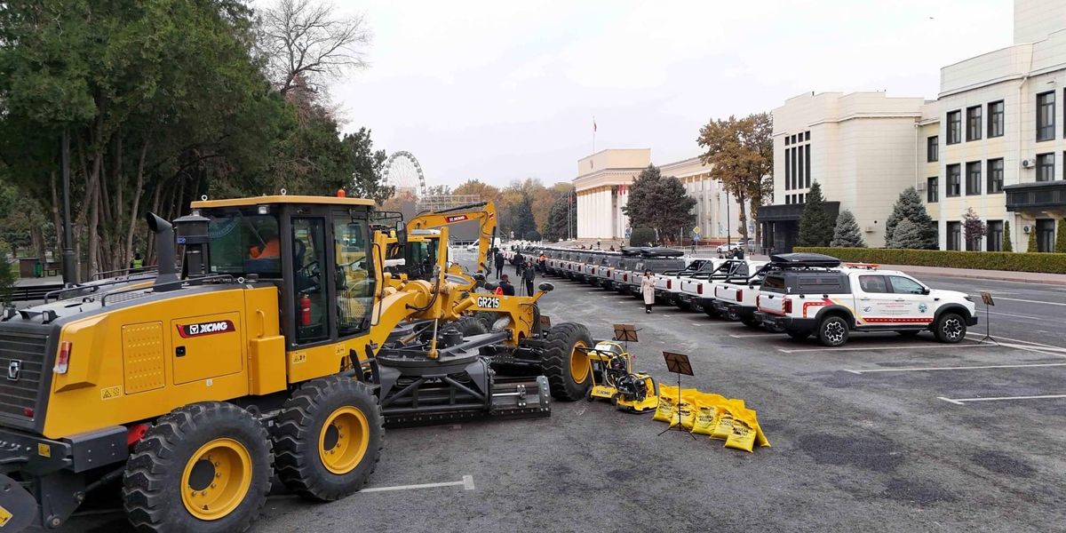 Минтрансу Кыргызстана передали более 50 единиц новой спецтехники