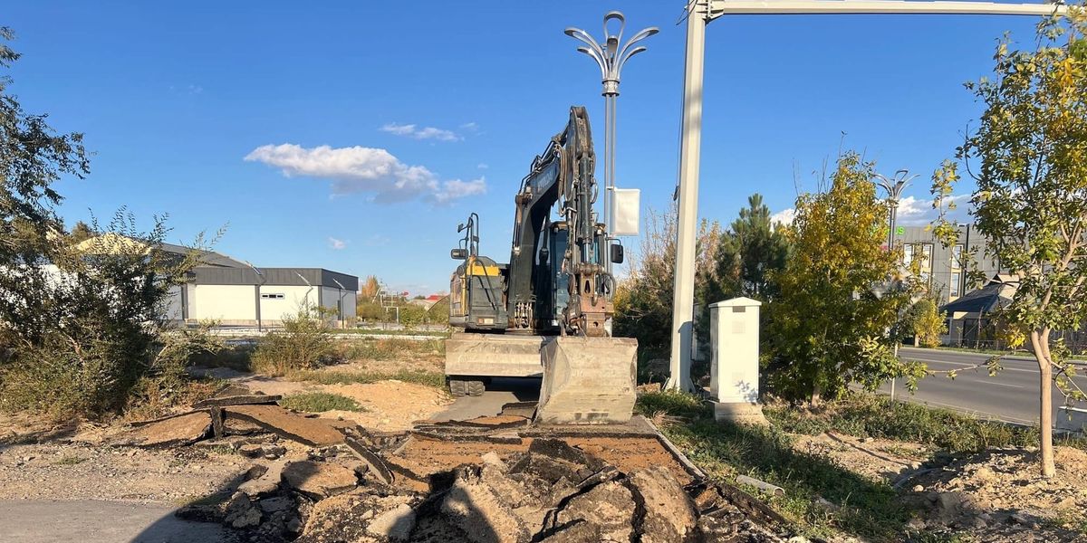 В Балыкчы подрядчиков заставили переделывать некачественные тротуары за свой счет