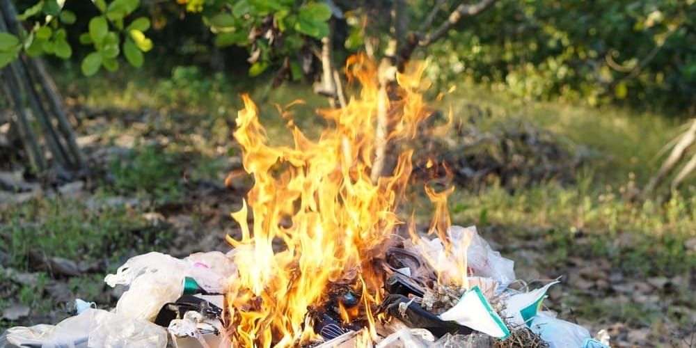 Предприятие в Новопокровке оштрафовали на 23 тысячи сомов за сжигание мусора