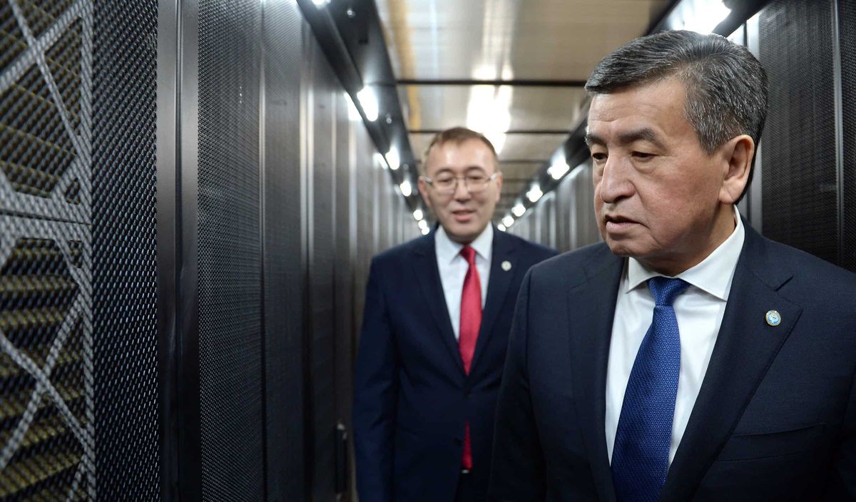 Жээнбеков посетил новый дата-центр Нацбанка. ФОТО
