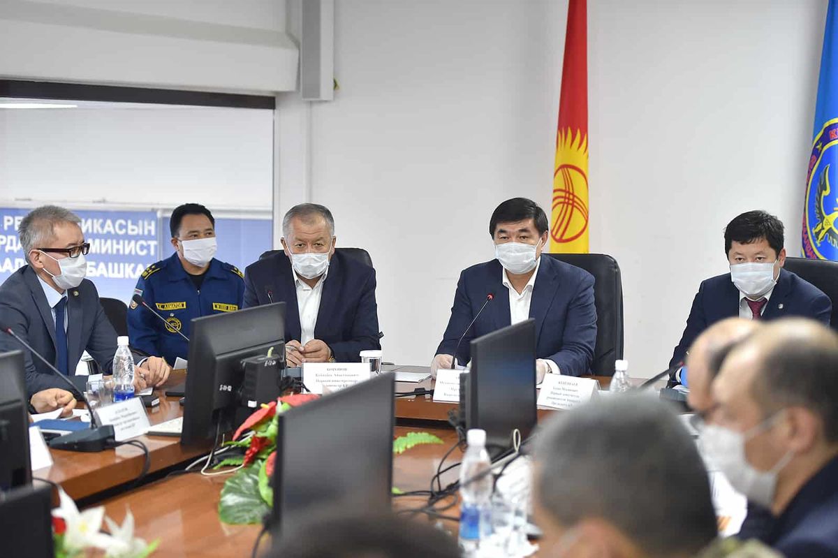 Абылгазиев потребовал создать «зеленый коридор» для грузоперевозок