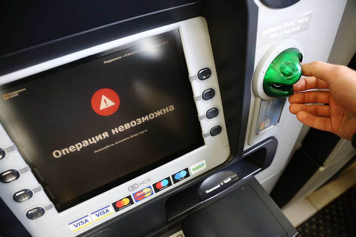 Акылбек Жапаров поручил обеспечить бесперебойную работу банковской системы КР