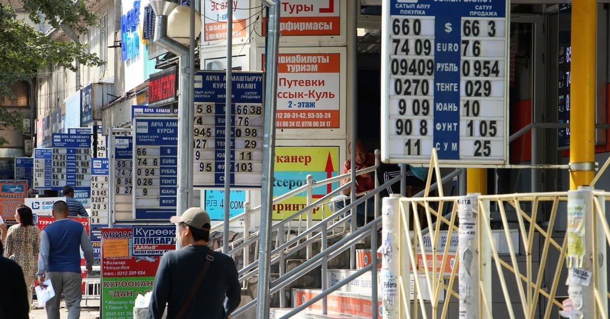 Рыночных курс доллара почти три недели остается на уровне 83.5-84.5 сома