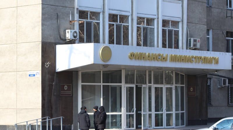 Минфин намерен взять в долг 1.6 млрд сомов