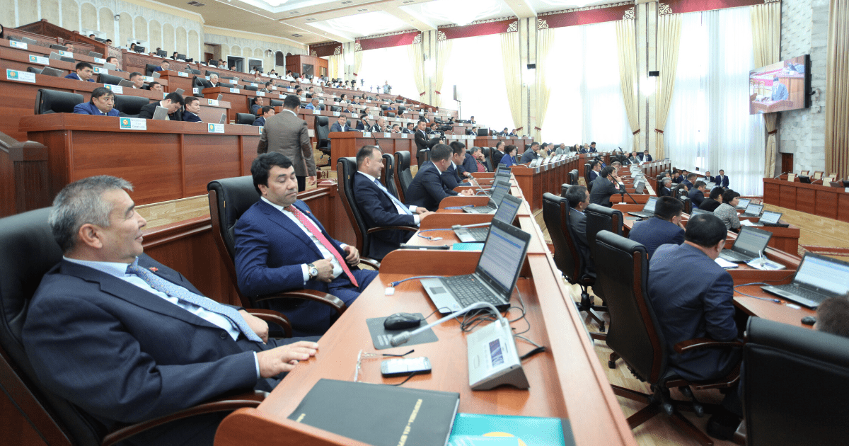 Депутаты приняли в первом чтении закон о статусе экс-президента