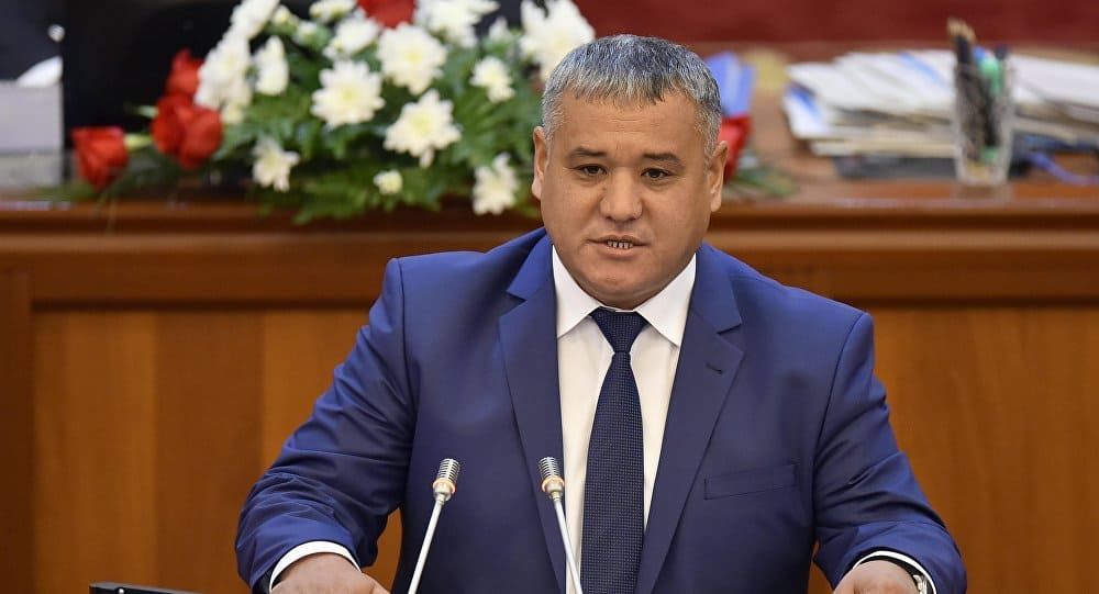 Депутат Нурматов владеет бизнесом с бывшим депутатом Салахудиновым. Его признали экстремистом за причастность к июньским событиям