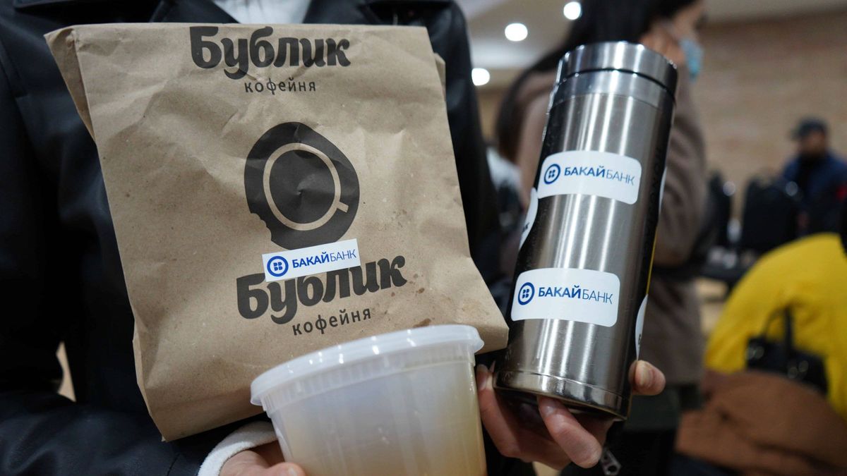 БАКАЙ БАНК и кофейня «Бублик» передали волонтерам еду и напитки