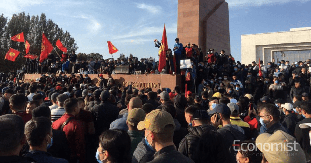 Митингующие требуют отменить результаты выборов до полуночи