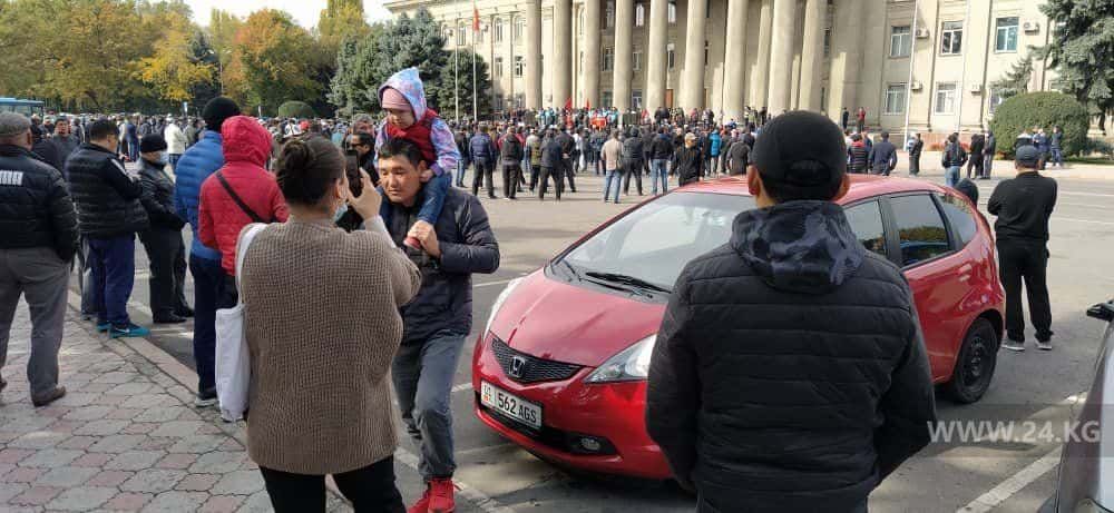 Садыр Жапаров: Действующие депутаты продолжают непонятную игру