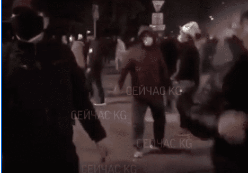 Снова произошло столкновение спецназа и митингующих. ВИДЕО