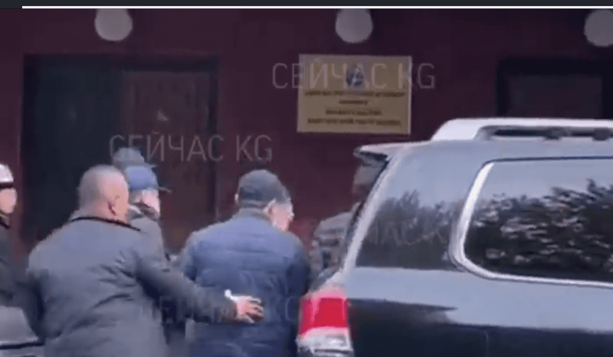 Садыр Жапаров приехал в здание правительства