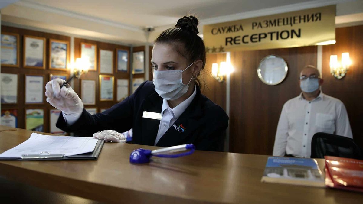 Гостиницы и рестораны наиболее пострадали от распространения COVID-19
