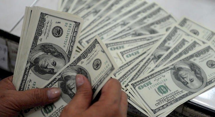 Курс доллара в Кыргызстане держится на уровне 98.5 сома