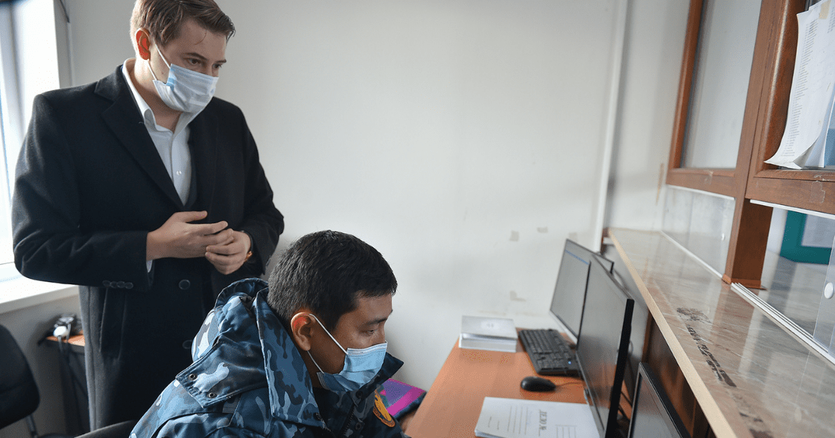 Новиков пообещал вести ежедневный контроль за цифровизацией Налоговой и Таможенной служб