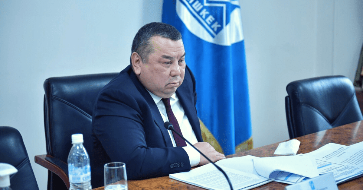 И.о. мэра Бишкека поручил проработать поэтапное повышение оплаты за проезд в маршрутках