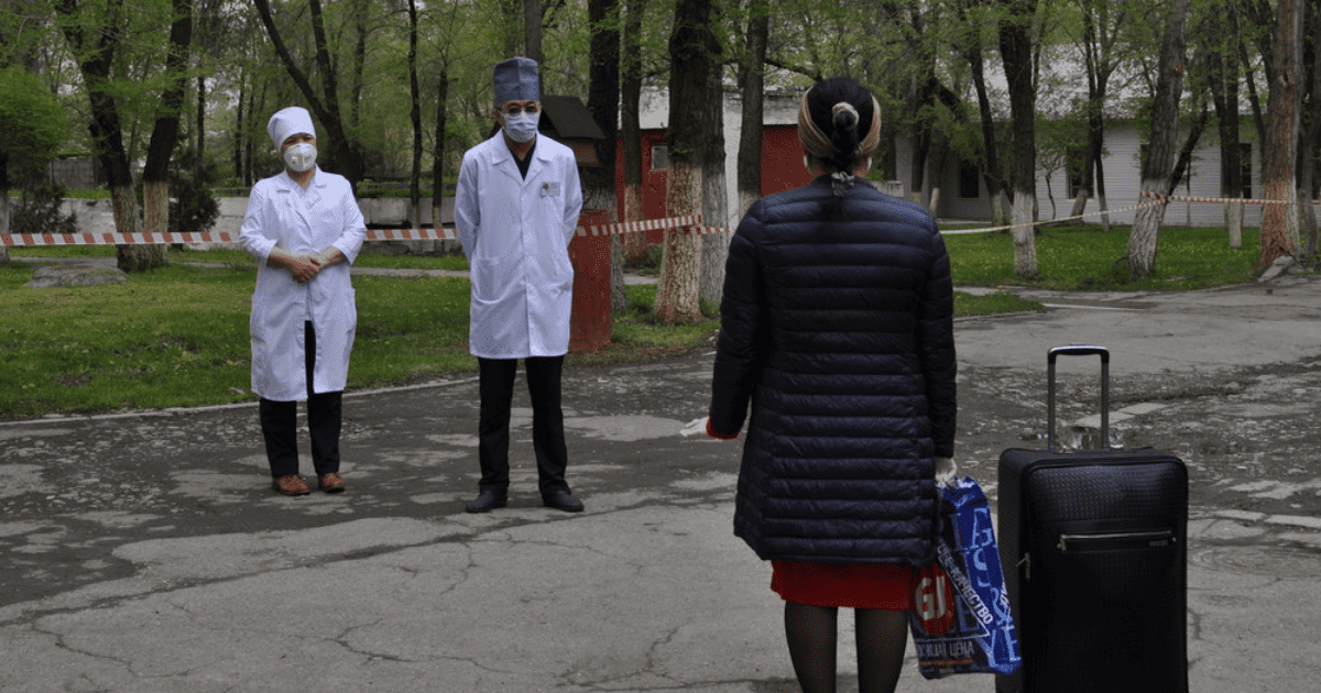 Поздние протоколы и непрозрачность гумпомощи — названы ошибки властей в борьбе с COVID-19