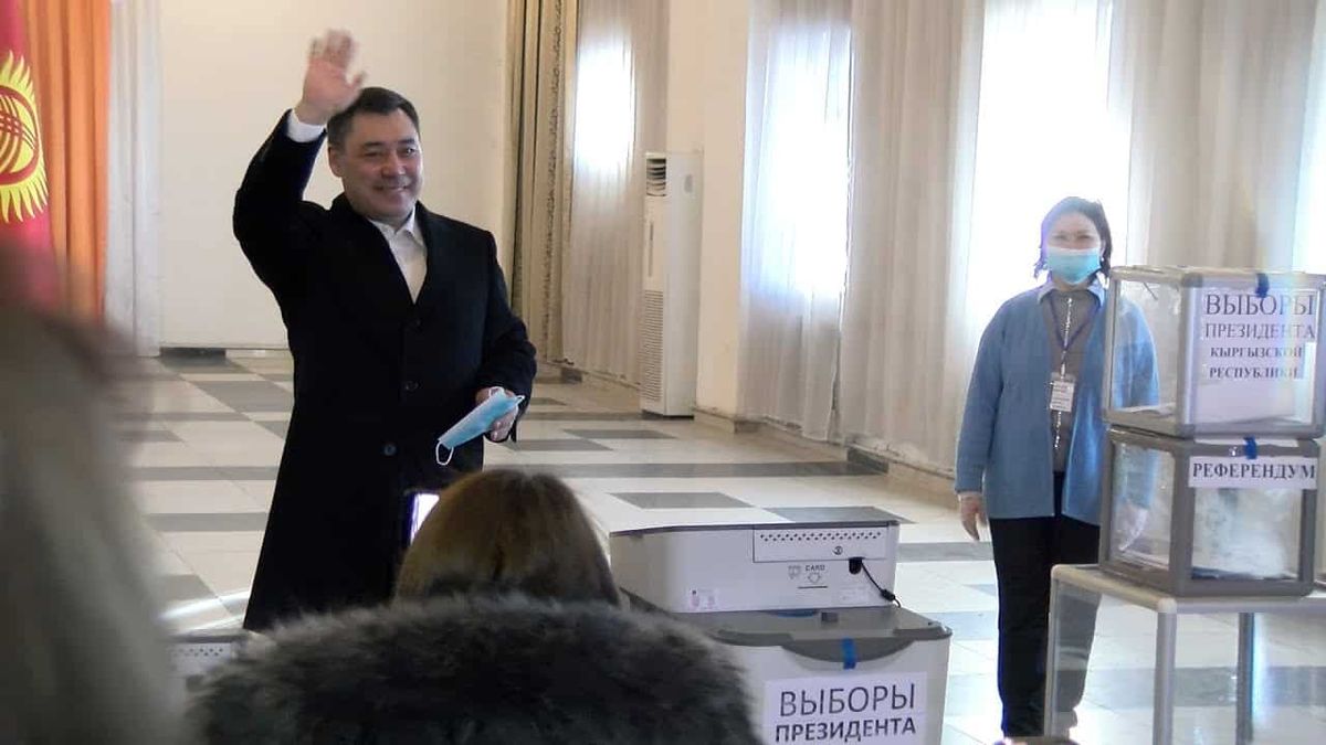 Почти 69% избирателей не голосовали за Садыра Жапарова — фактчек
