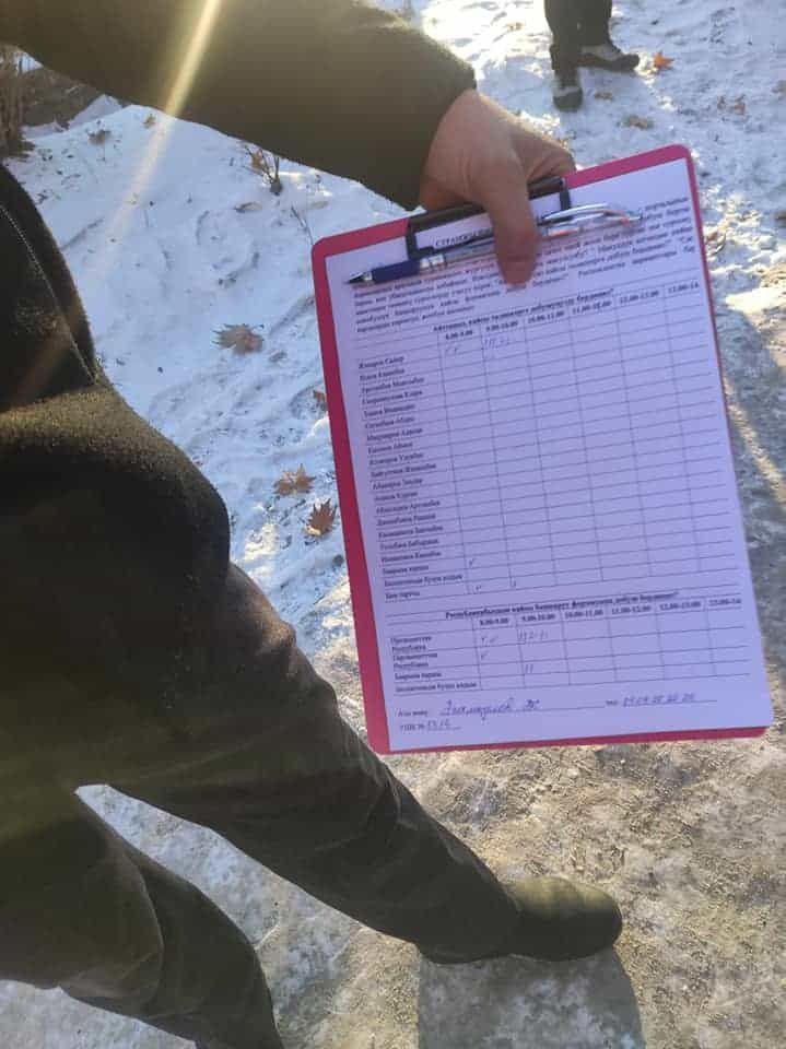 В Оше одна из редакций незаконно проводит опрос среди избирателей на УИК