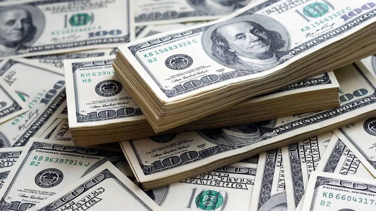 Таможенники не дали кыргызстанцу вывезти из страны $21.7 тысячи