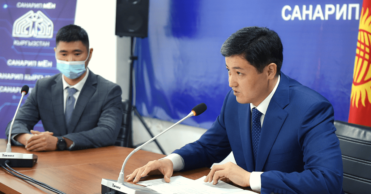 Глава кабмина представил Азамата Дыйканбаева коллективу Министерства цифрового развития