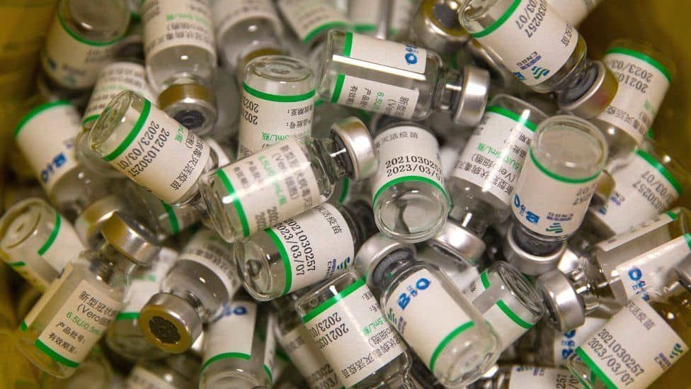 Власти договорились о поставках 1.1 млн доз китайской вакцины Sinopharm