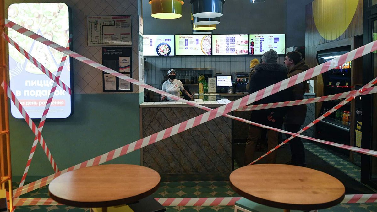 Работу кафе и ресторанов ограничивают до 23:00 часов из-за ухудшения эпидемситуации