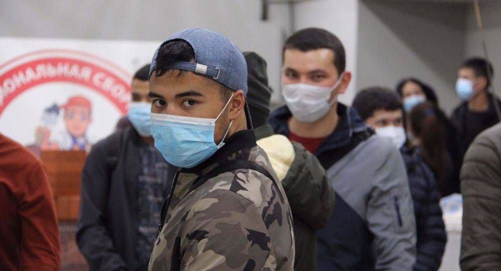 Кыргызстанским мигрантам в России помогли получить зарплаты на 1 млн рублей