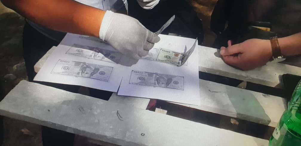 Сотрудника Службы противодействия экстремизму задержали за вымогательство взятки и сувенира