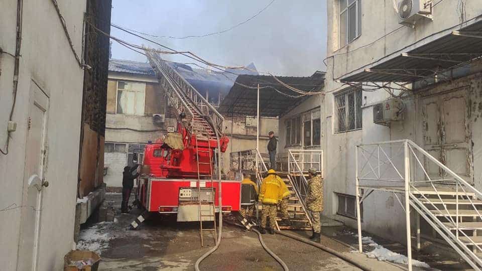 Пожар на заводе по производству пластика локализован. ФОТО