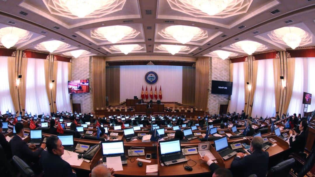 Жогорку Кенеш ратифицировал соглашения по кыргызско-узбекской границе и Кемпир-Абаду