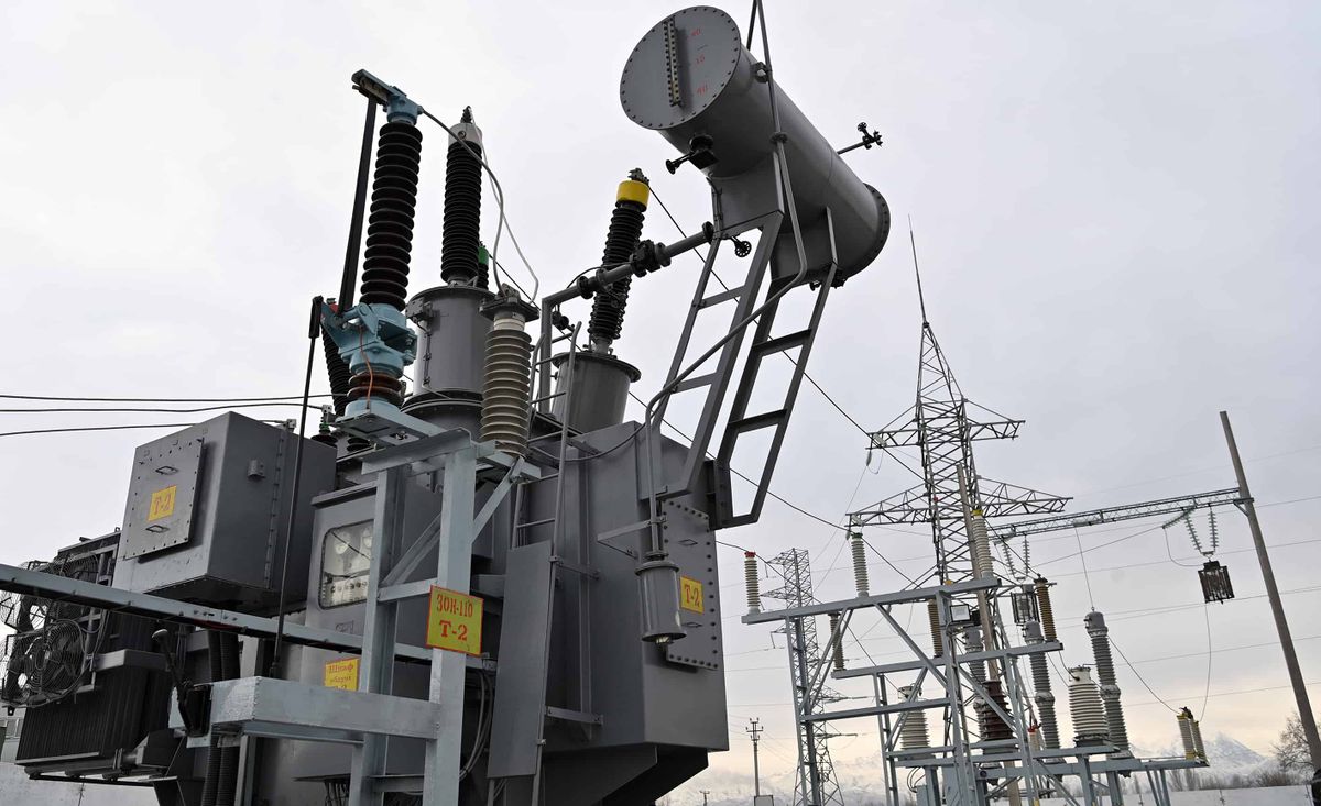 В Бишкеке за долги начнут отключать от электроэнергии более 1.5 тысячи предприятий