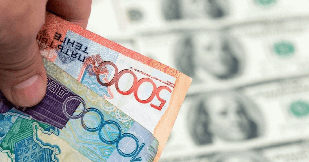 Тенге обесценился почти на 10% в обменных бюро Бишкека
