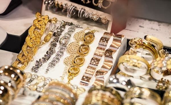 Кыргызстан импортирует 1.6 тонны золота в год