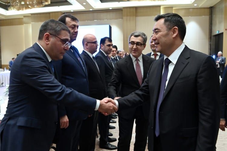 Садыр Жапаров провел встречу с представителями крупного бизнеса Азербайджана