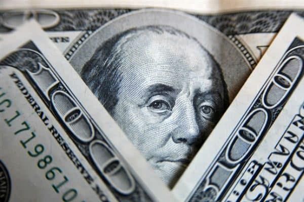 Рост доллара: курс закрепился на уровне 82.5-83.5 сома