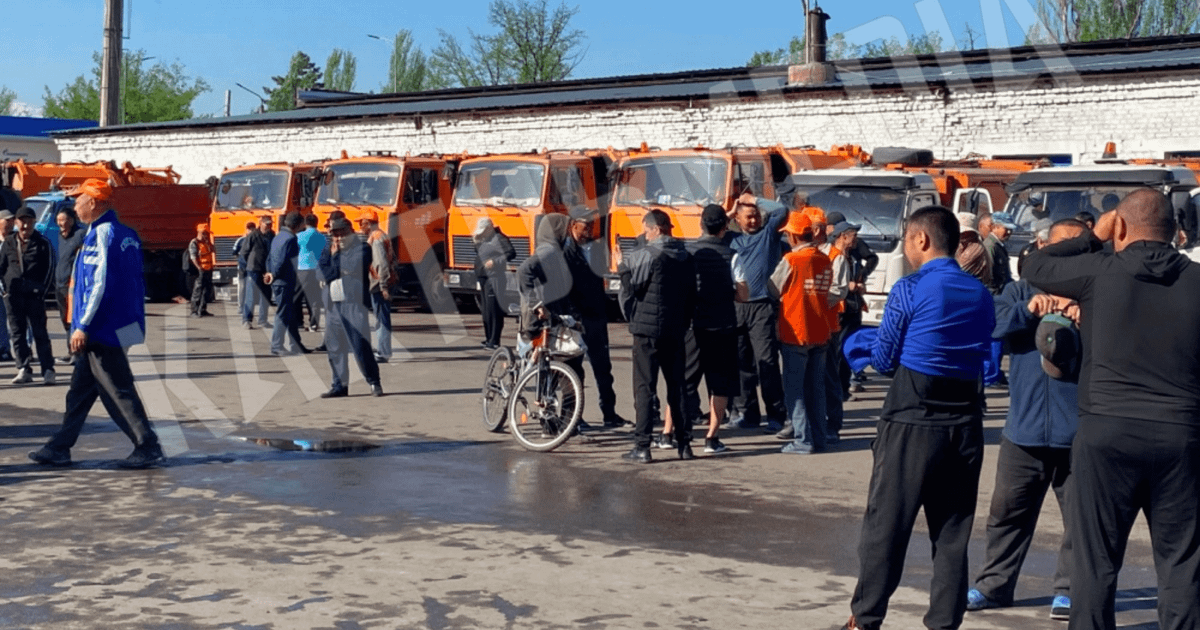 Митингующие сотрудники «Тазалыка» требуют мэра — вице-мэра они прогнали с забастовки