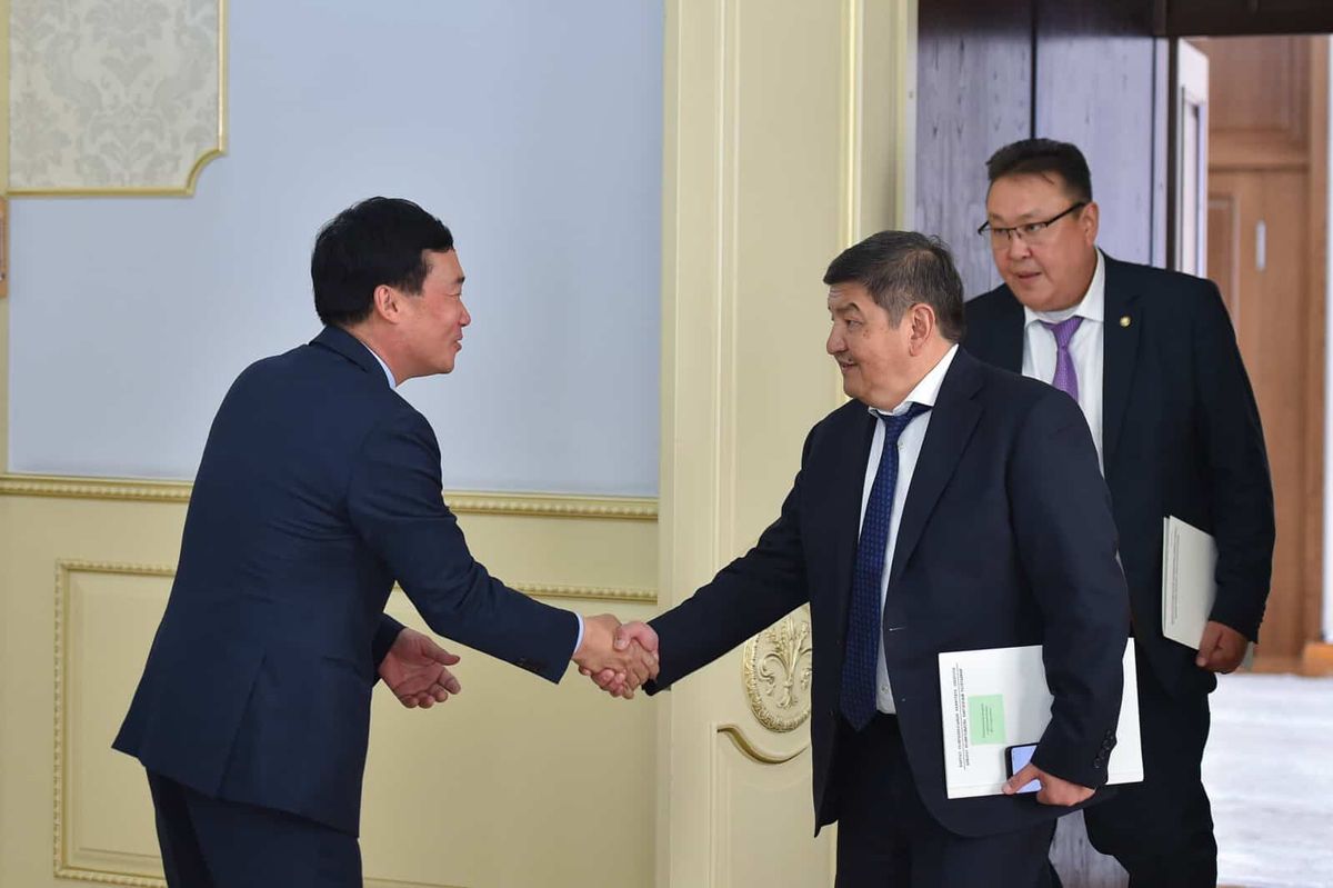 Акылбек Жапаров встретился с делегацией Korea Telecom — рассказал им о передаче Минцифры оператора связи и банка