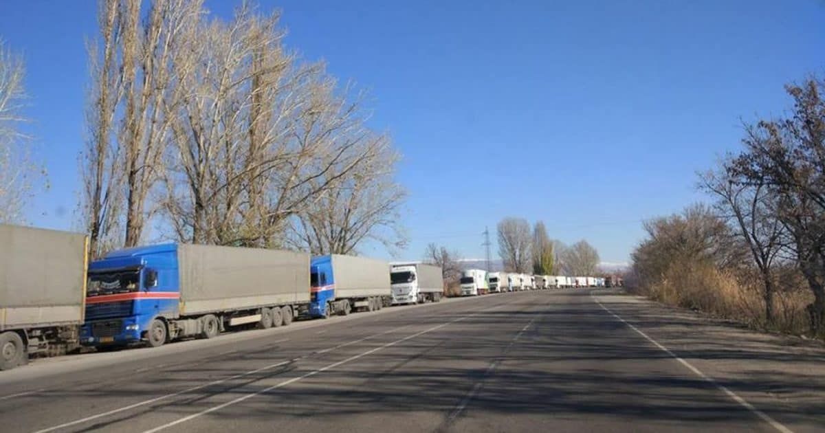Если Казахстан не пропускает грузы, не давайте им воду – депутат