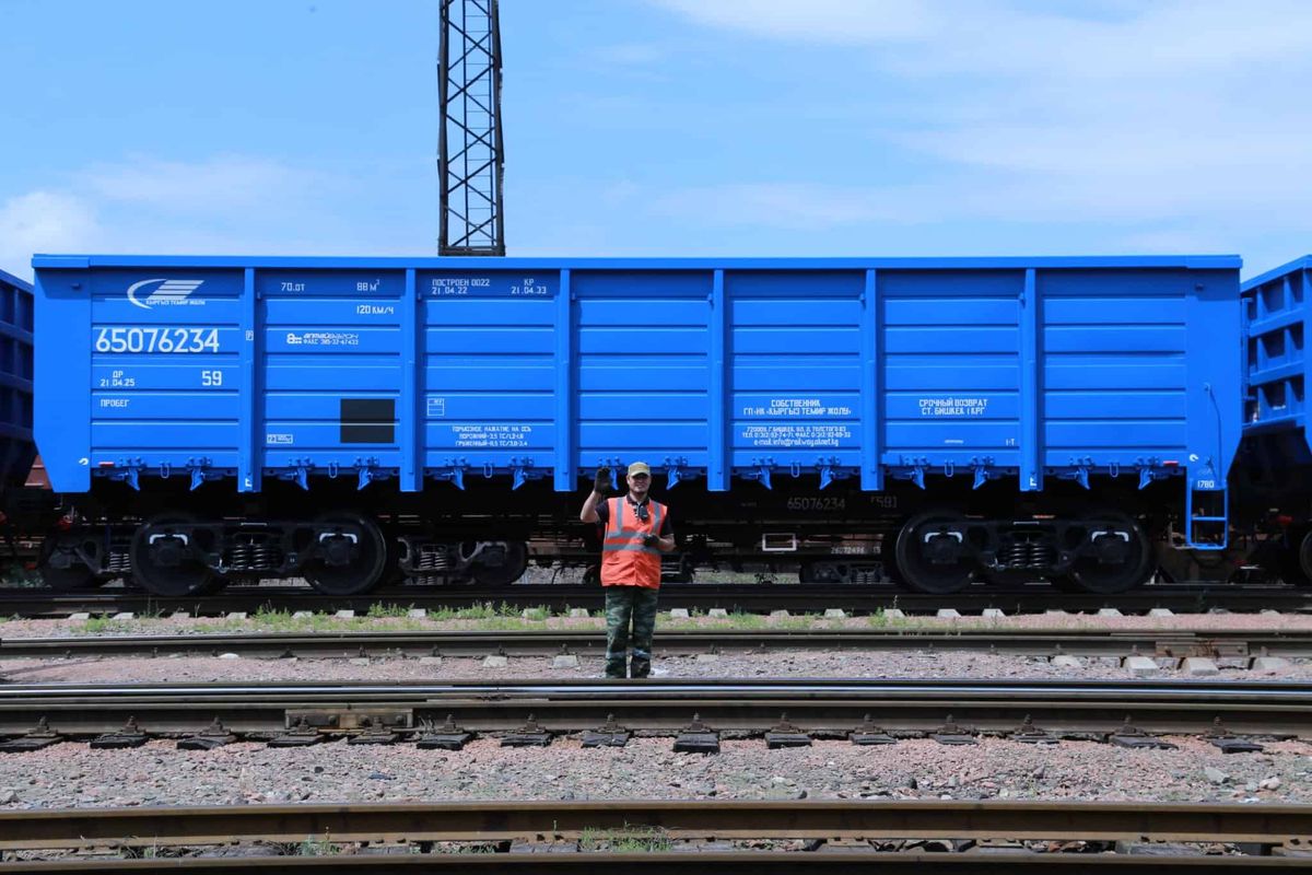 Завершилась поставка всех 100 полувагонов для госпредприятия «Кыргыз темир жолу»