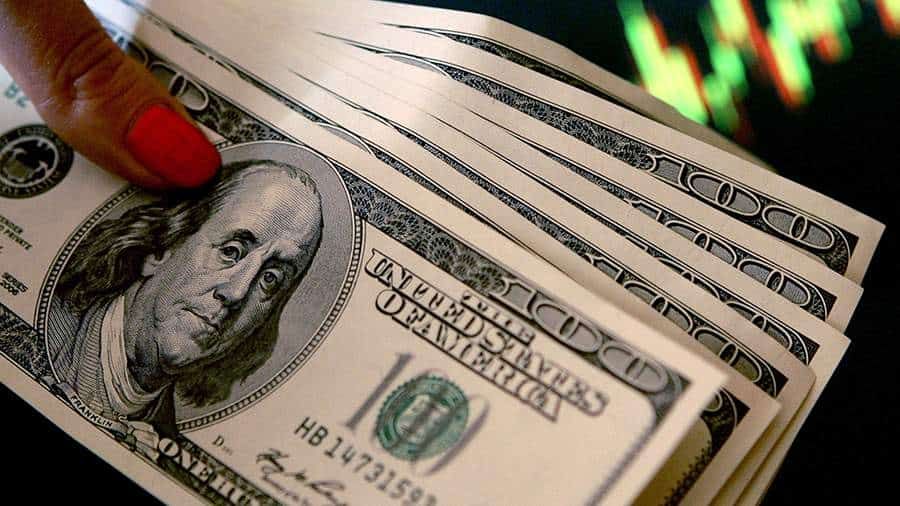 Официальный курс доллара упал до 80.3 сома