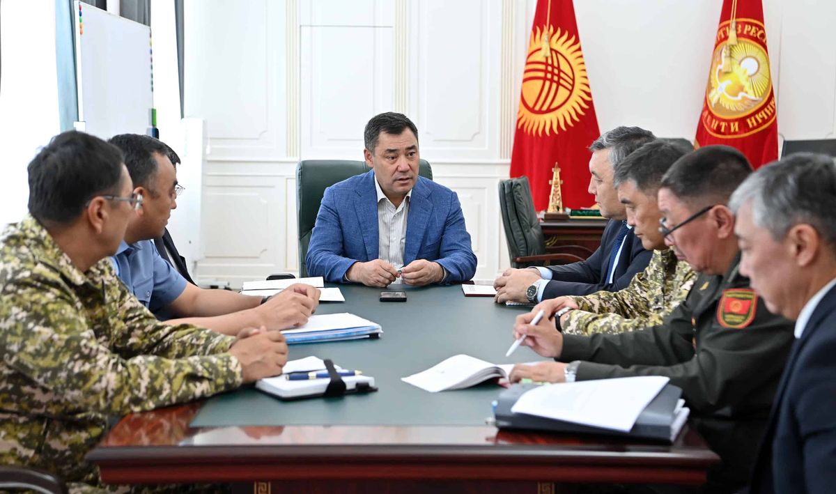 Садыр Жапаров поручил как можно скорее отстроить и восстановить дома в Баткене